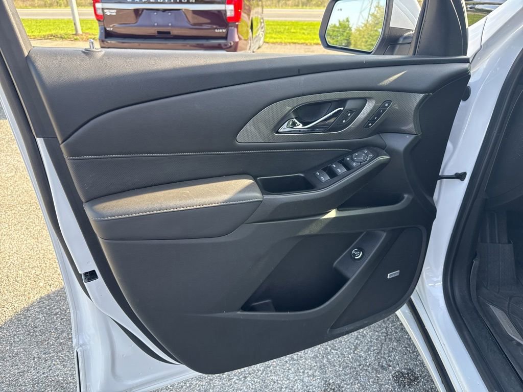 Used 2023 Chevrolet Traverse Premier w/ LPO, Floor Liner Package FWD image 10