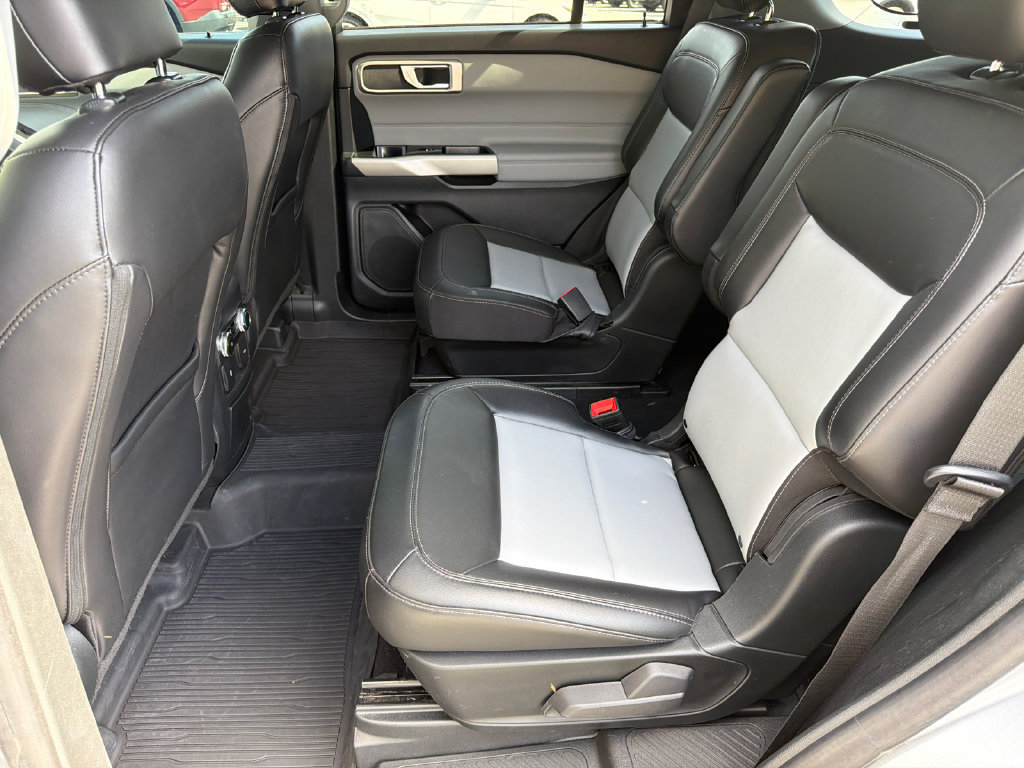 Used 2024 Ford Explorer XLT w/ Equipment Group 202A AWD/4WD image 21