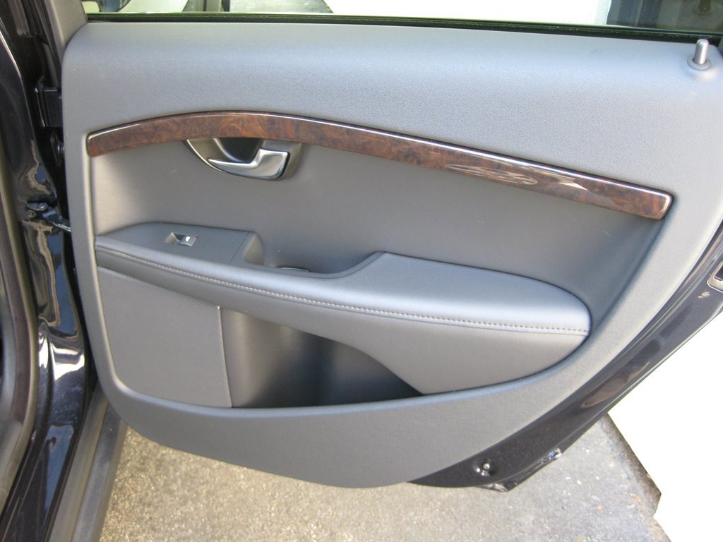 Used 2016 Volvo XC70 T5 Premier w/ Proximity Package FWD image 37