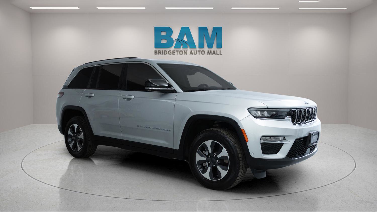 Used 2023 Jeep Grand Cherokee 4WD 4xe w/ Luxury Tech Group II image 1