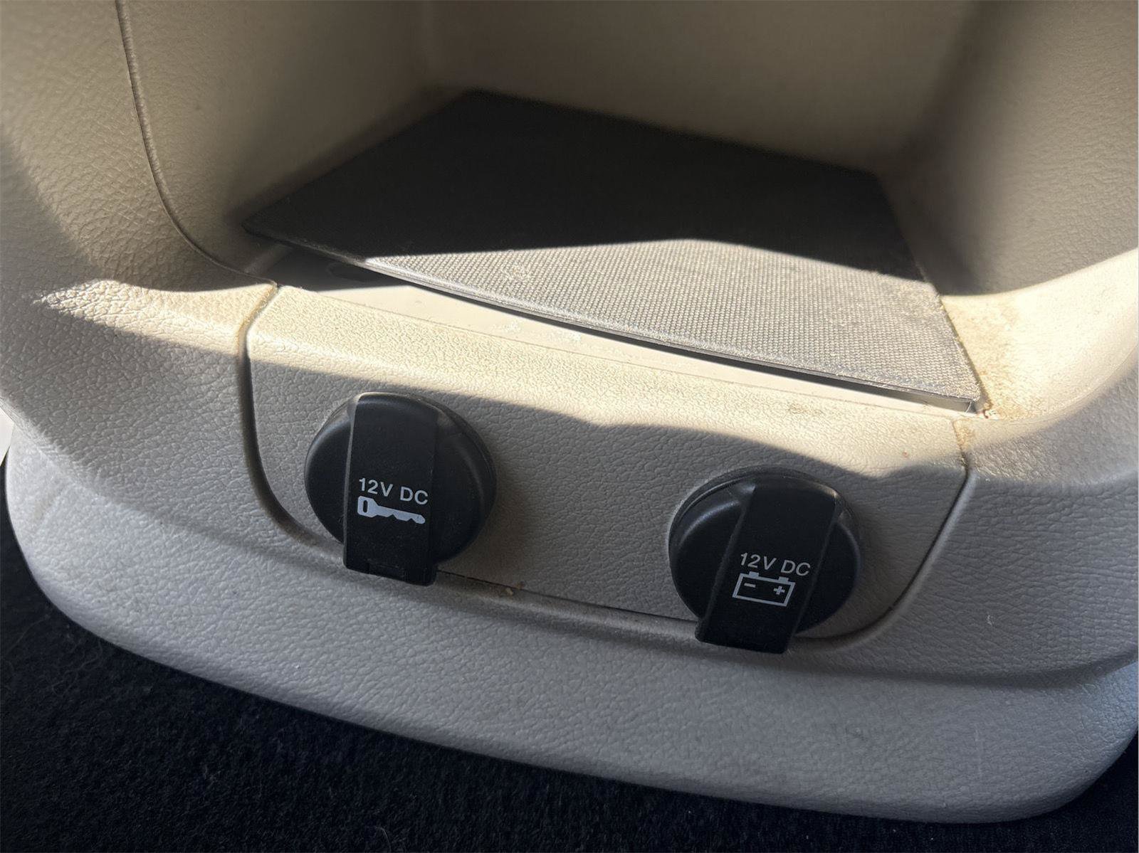 Used 2015 Chrysler Town & Country Touring FWD image 34