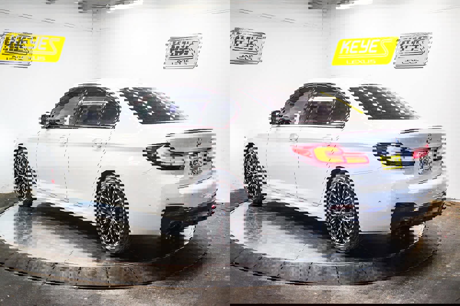 Used 2023 BMW 540i w/ M Sport Package image 2