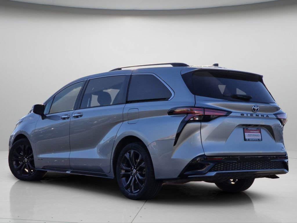 Used 2021 Toyota Sienna XSE FWD image 21
