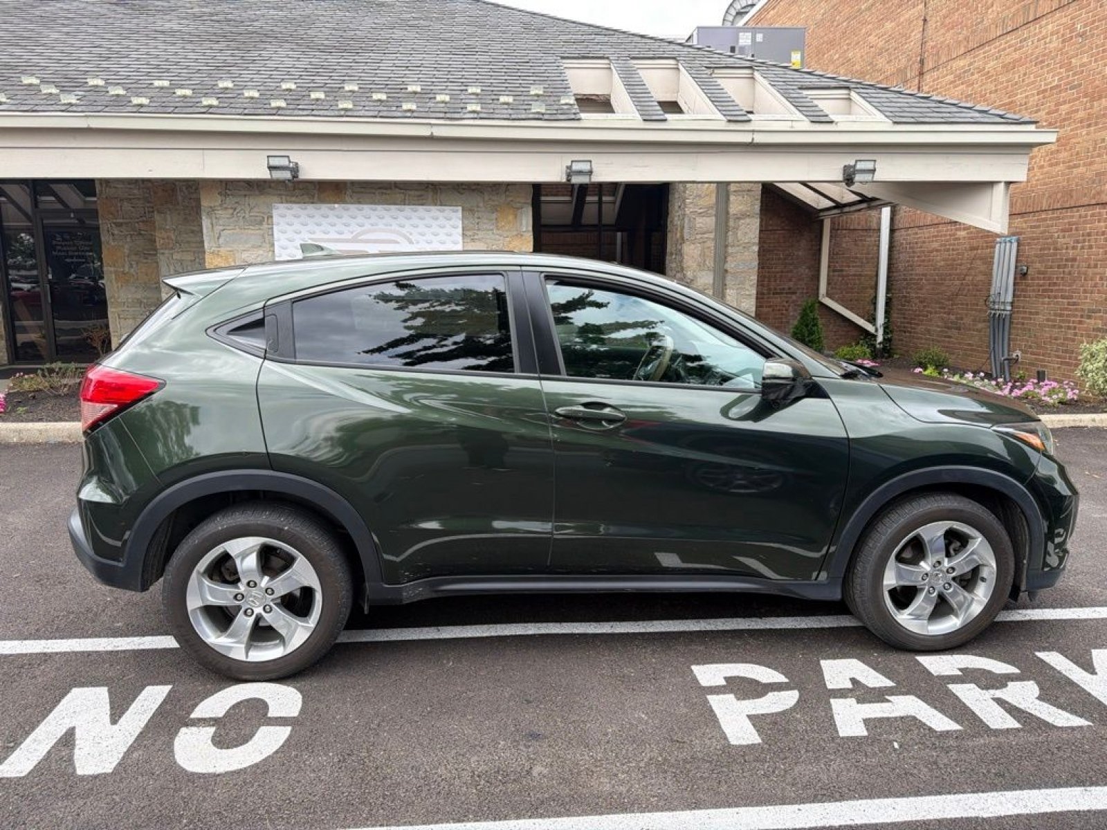 Used 2017 Honda HR-V EX image 6