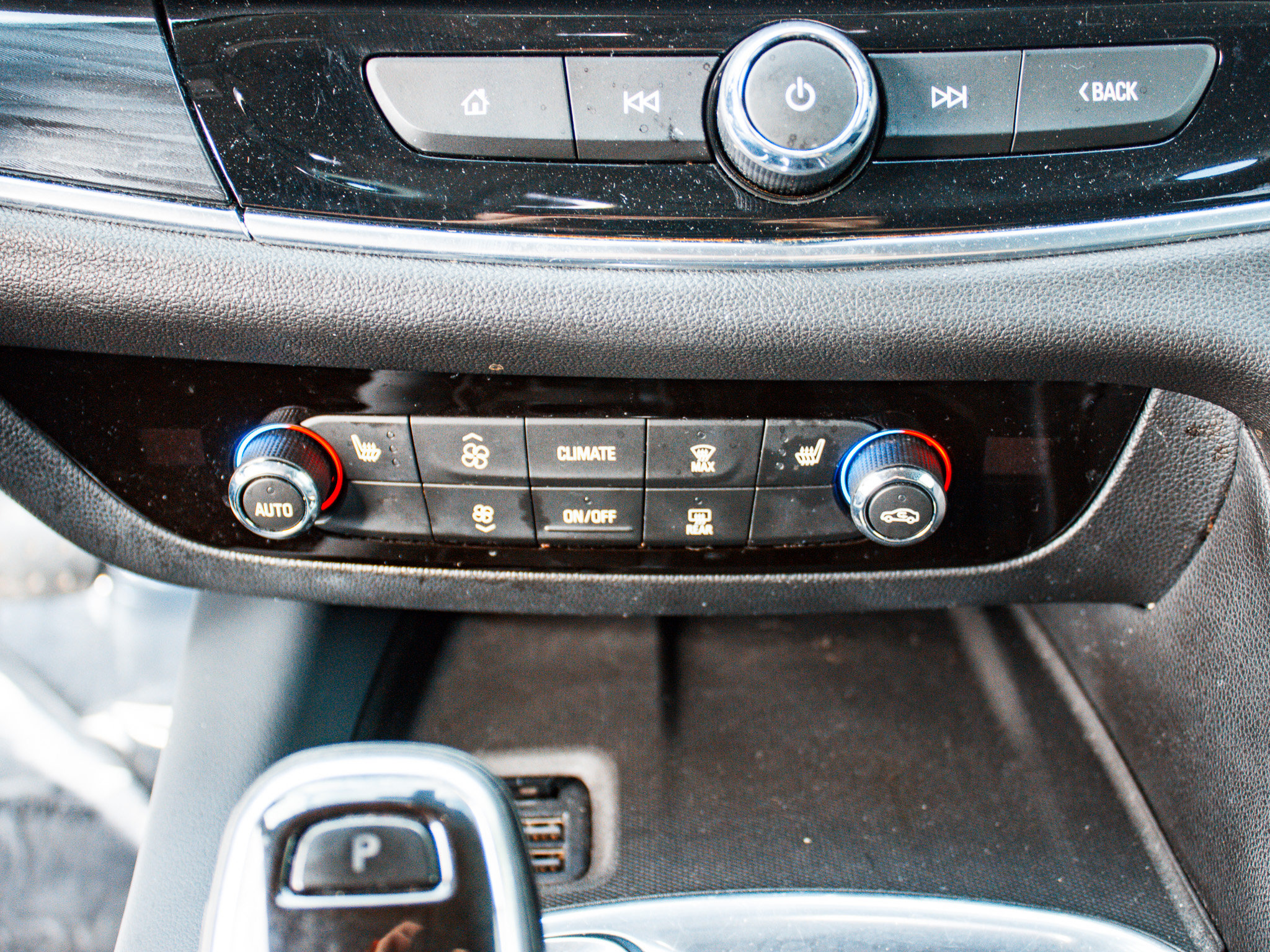 Used 2020 Buick Enclave Essence w/ Sound and Sites Package FWD image 18