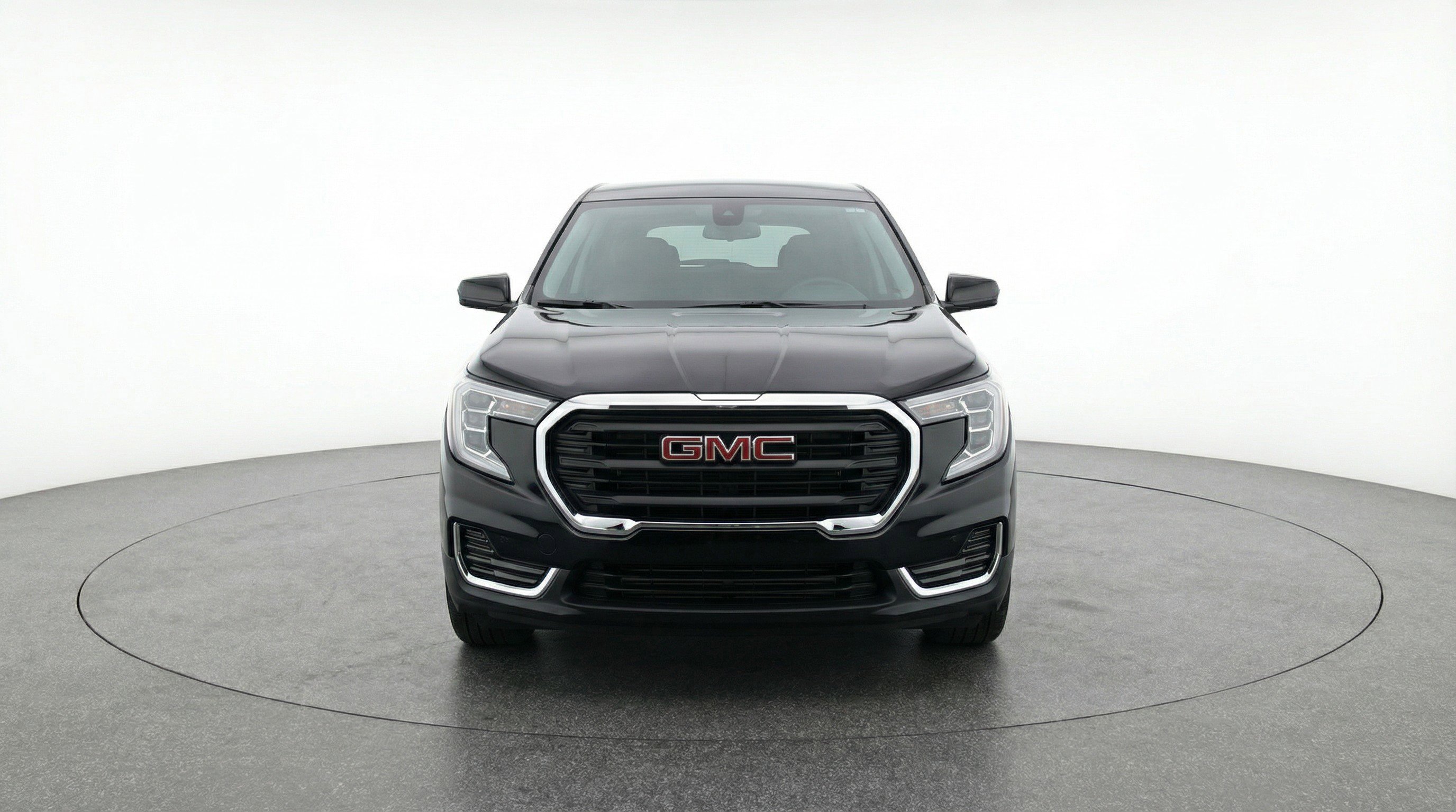 Used 2024 GMC Terrain SLE image 2
