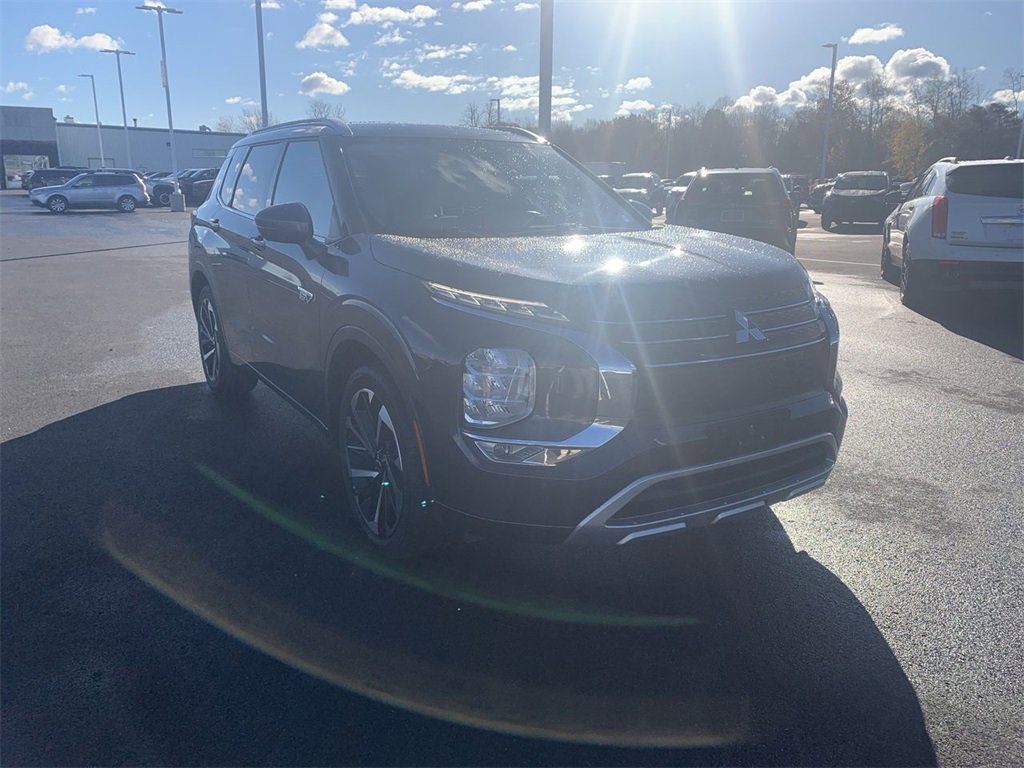 Used 2024 Mitsubishi Outlander SEL image 2