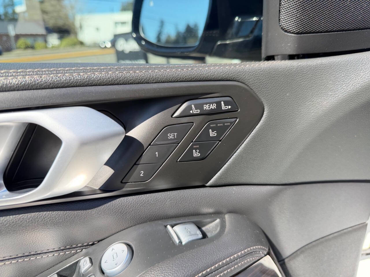 Used 2021 BMW X7 xDrive40i w/ M Sport Package image 50