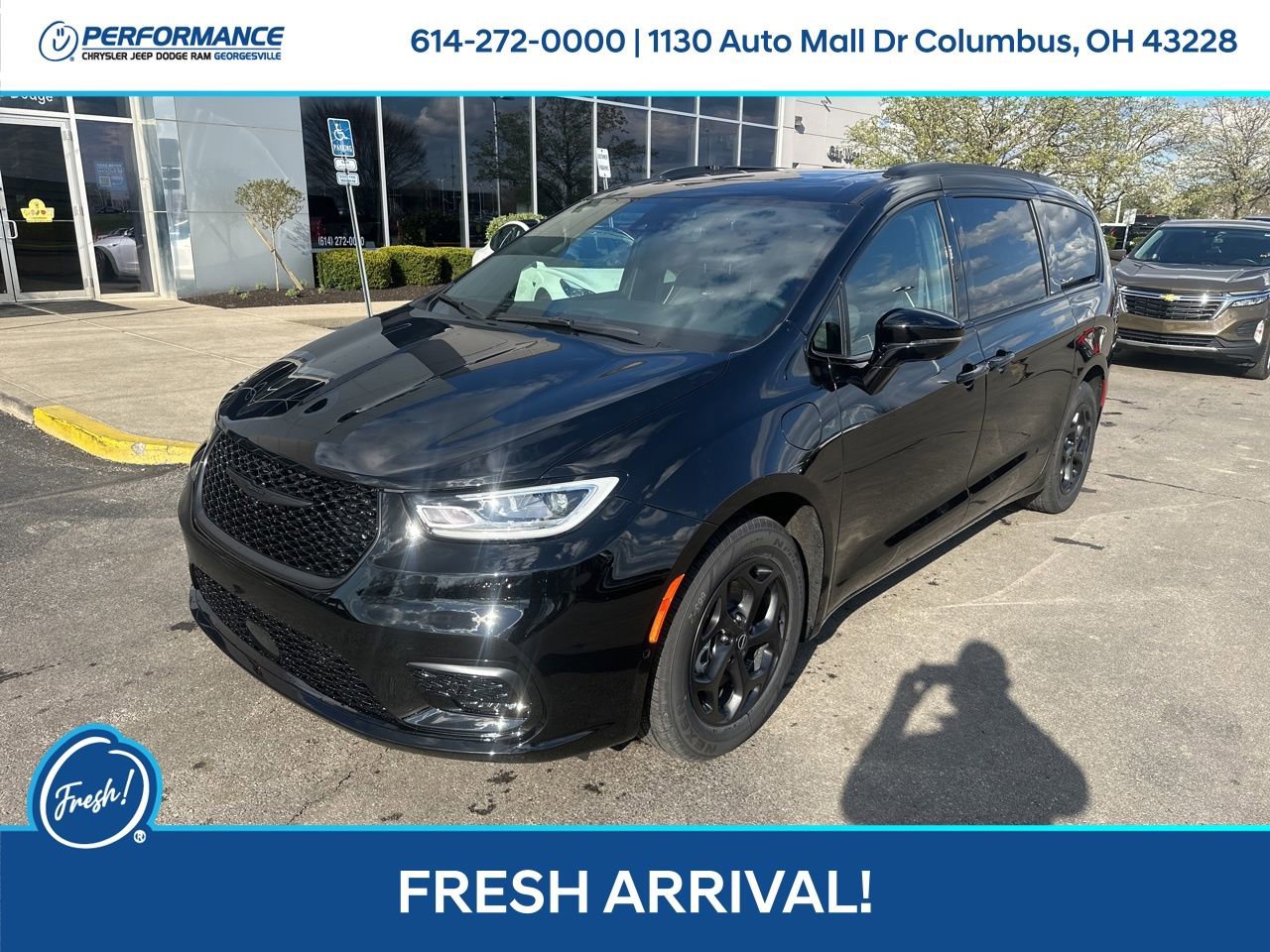 Used 2026 Chrysler Pacifica Premium w/ Quick Order Package 2ET image 8