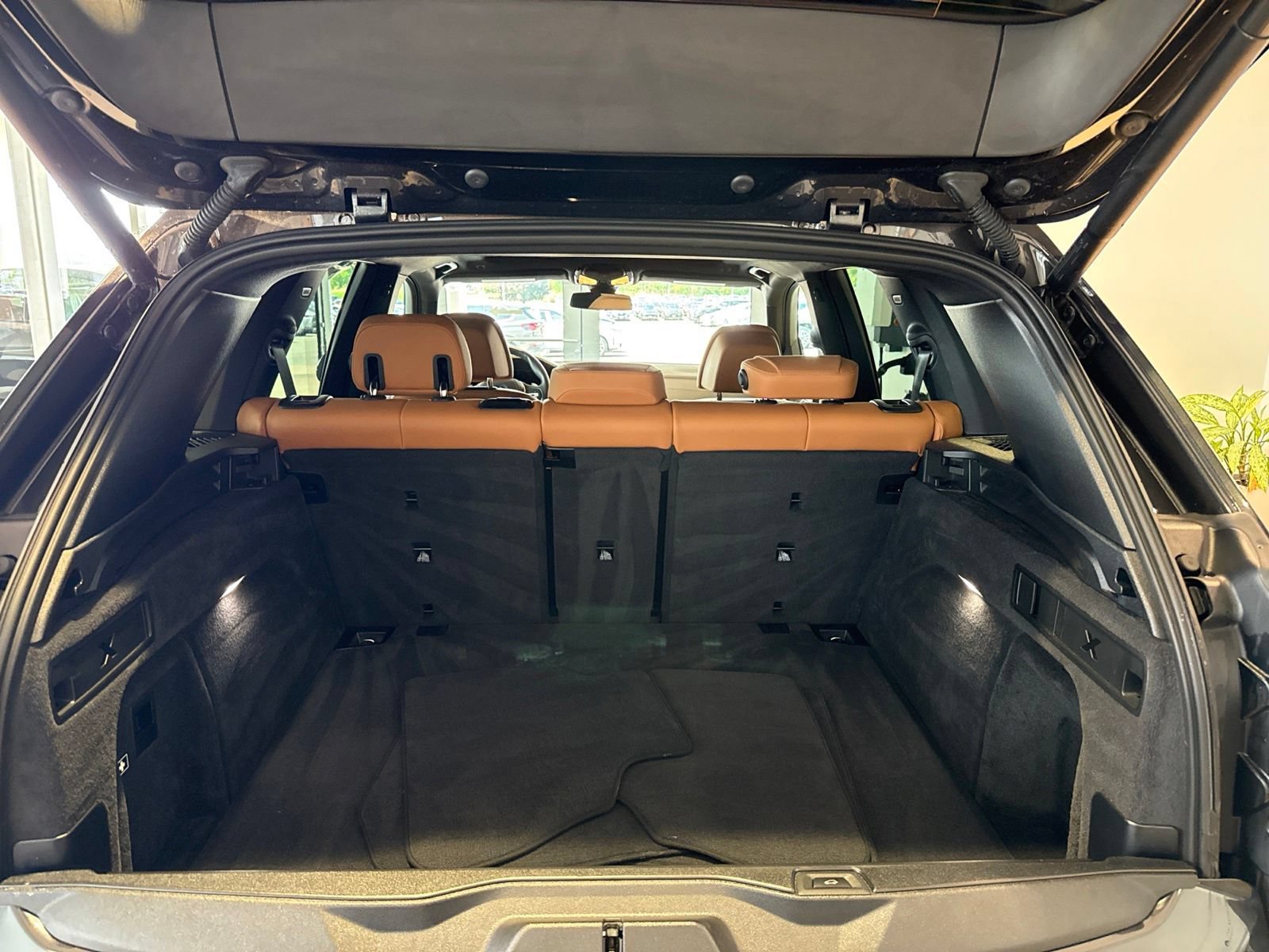 Used 2023 BMW X5 xDrive40i w/ Luxury Seating Package AWD/4WD image 11