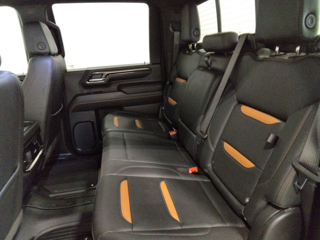 Used 2025 GMC Sierra 2500 AT4 image 33