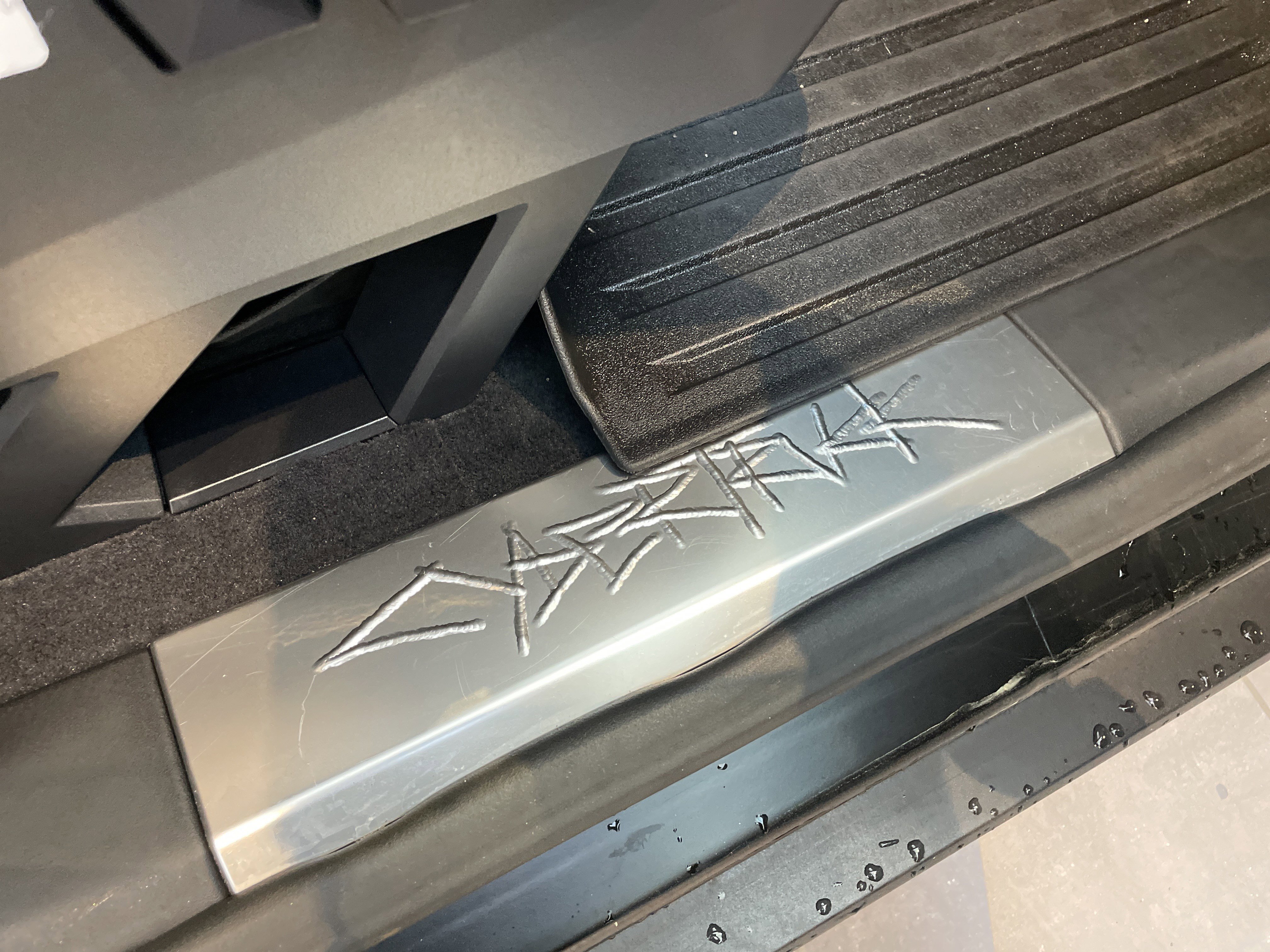 Used 2024 Tesla Cybertruck AWD Crew Cab image 39