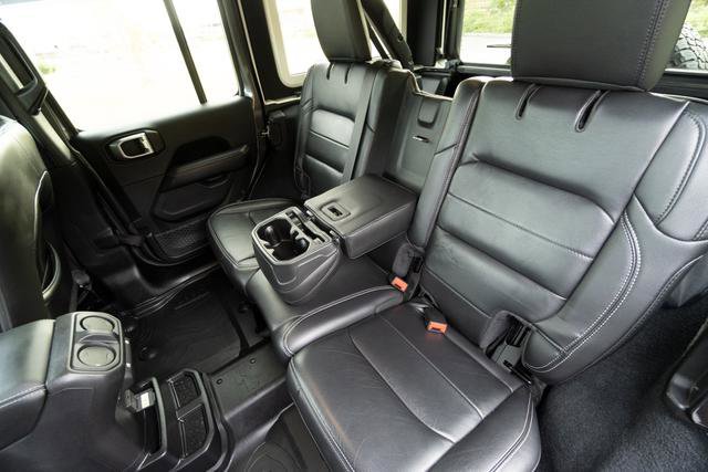 Used 2019 Jeep Wrangler Unlimited Sahara w/ Quick Order Package 24M Moab image 30