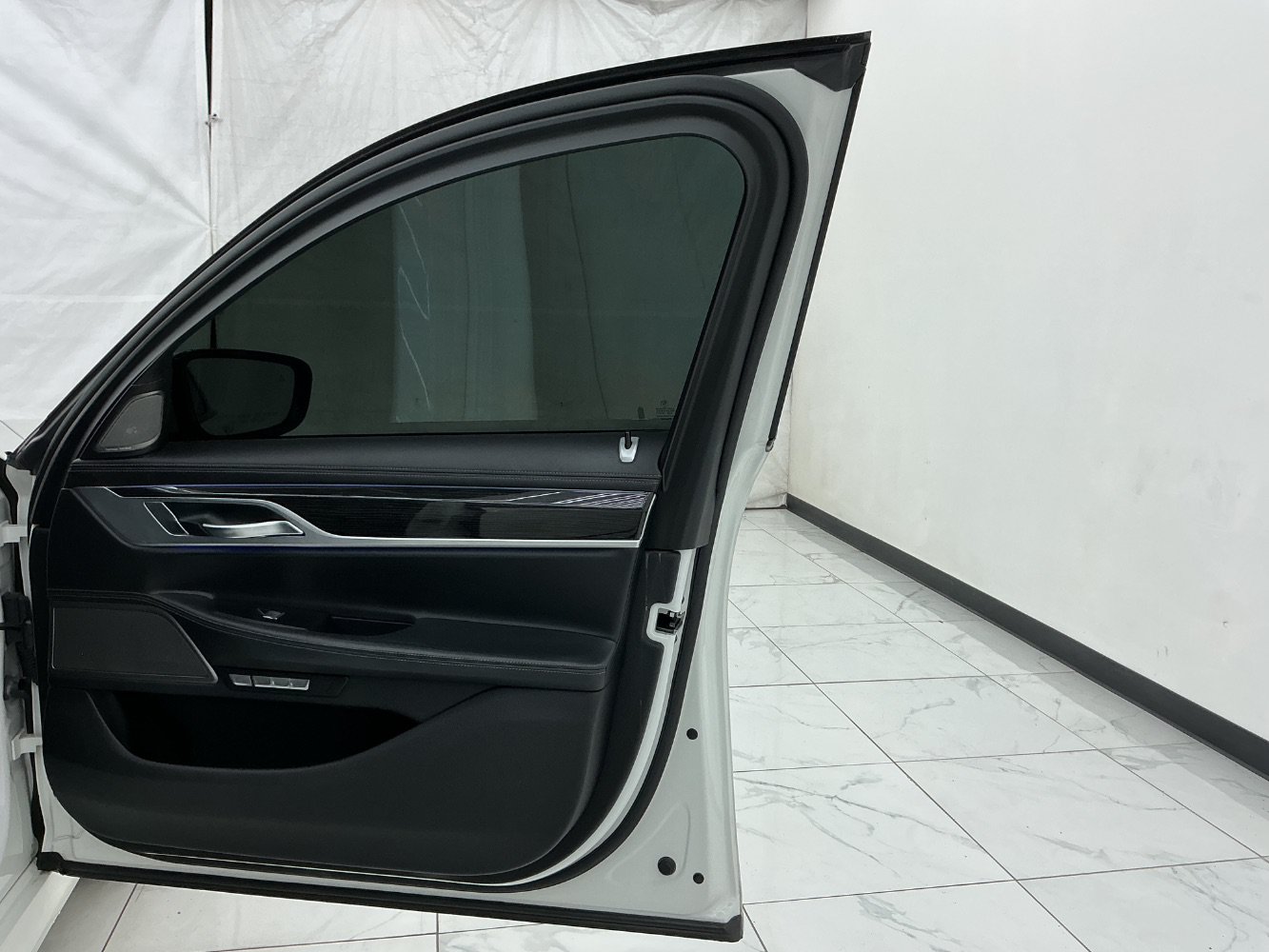 Used 2018 BMW 750i RWD image 19