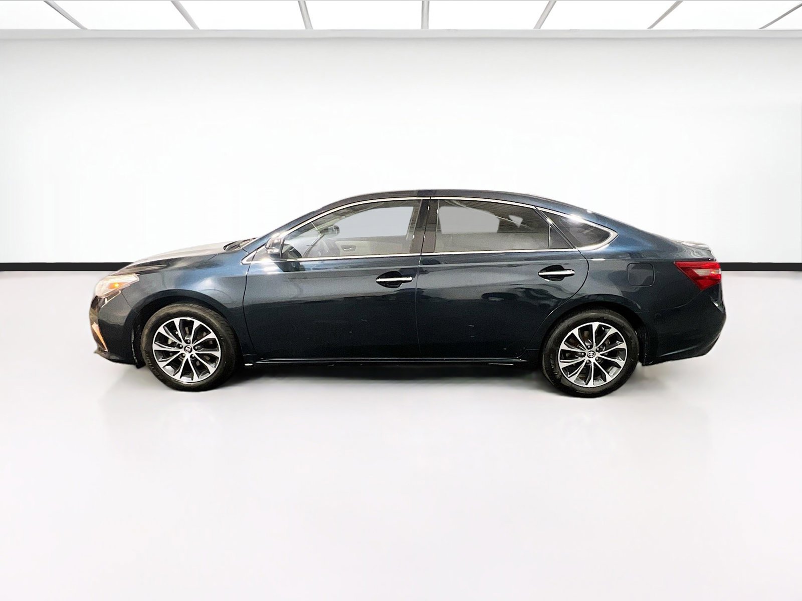 Used 2018 Toyota Avalon XLE w/ Carpet Mat Package FWD image 20