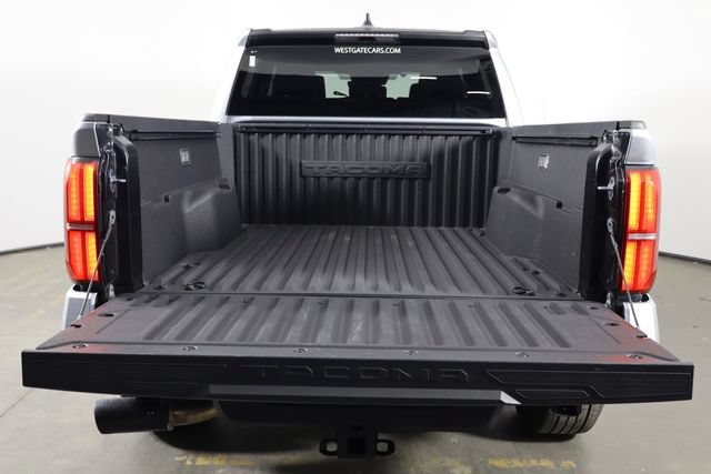 Used 2025 Toyota Tacoma SR5 AWD/4WD image 10