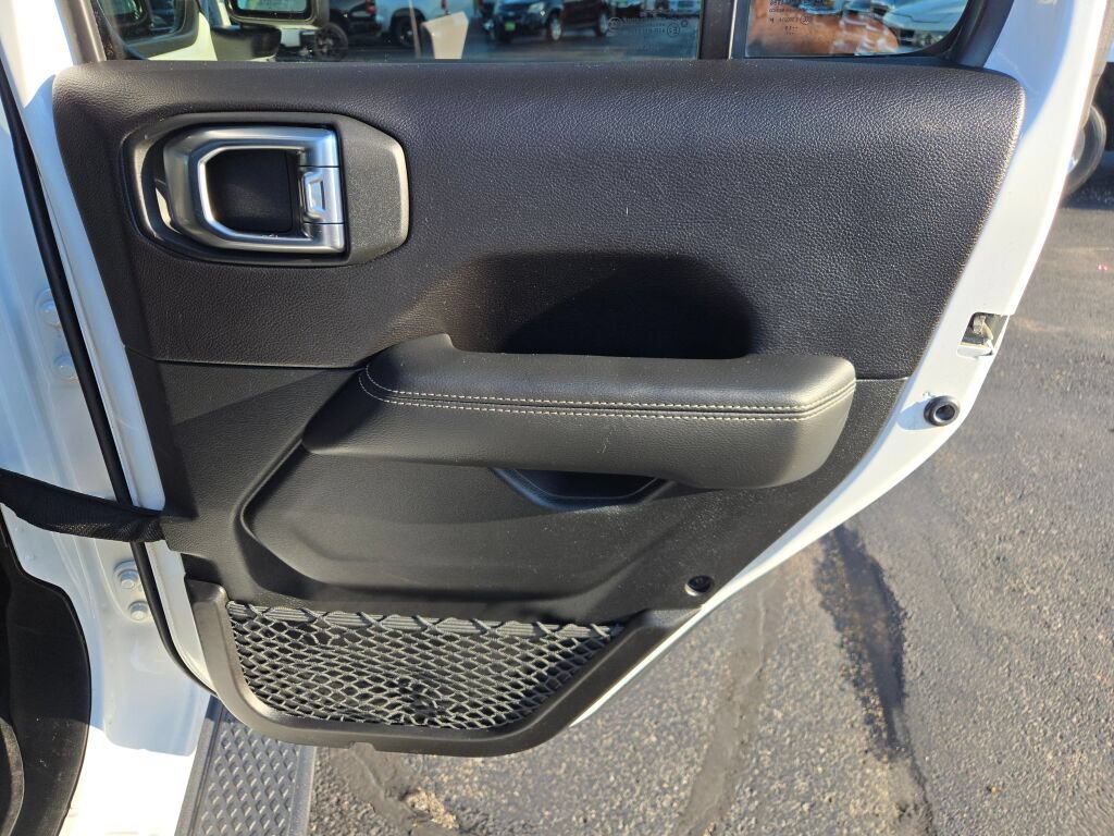 Certified 2020 Jeep Gladiator Overland AWD/4WD image 10