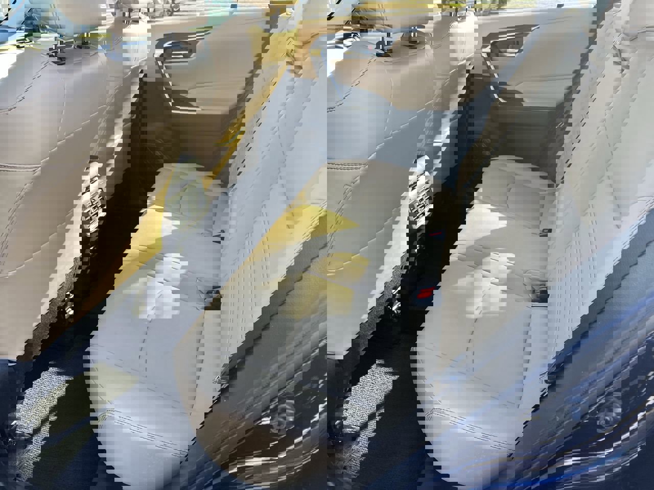 Used 2021 Toyota RAV4 XLE Premium image 32