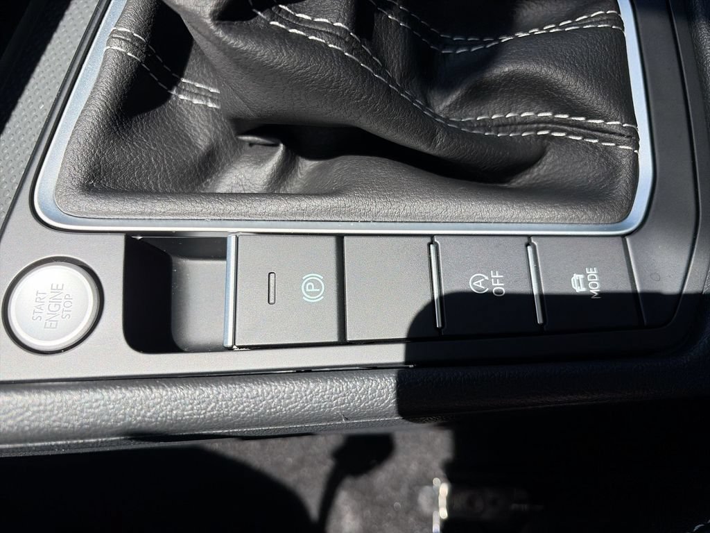 Used 2025 Volkswagen Jetta SEL FWD image 24