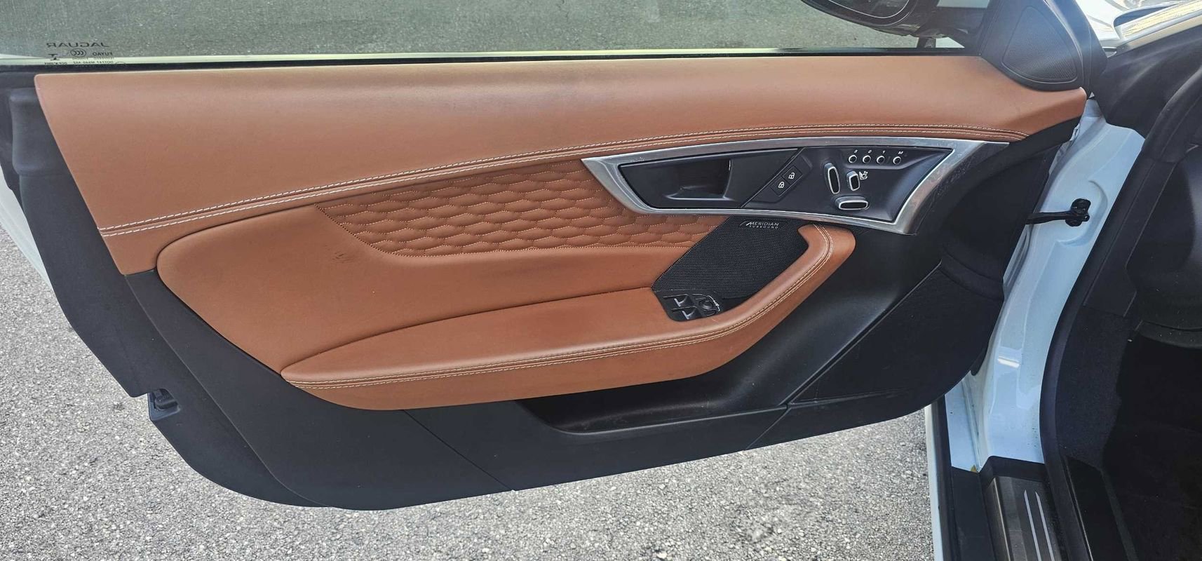 Used 2023 Jaguar F-TYPE Convertible image 9