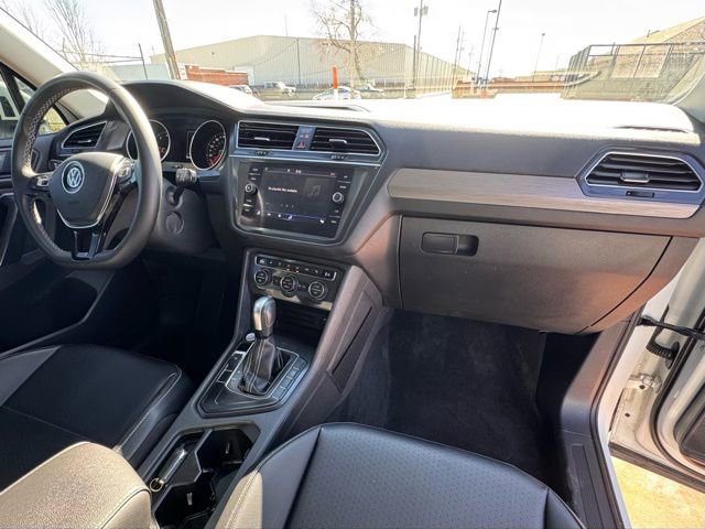 Used 2021 Volkswagen Tiguan SE FWD image 14