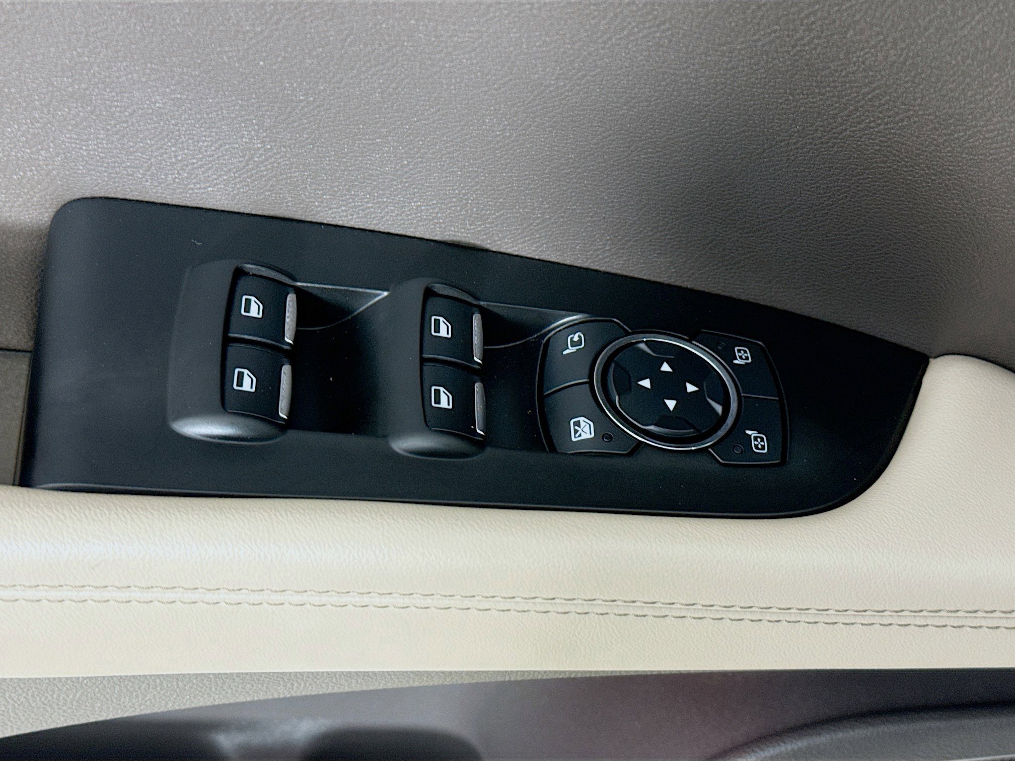 Used 2021 Lincoln Nautilus Reserve w/ Equipment Group 201A image 21