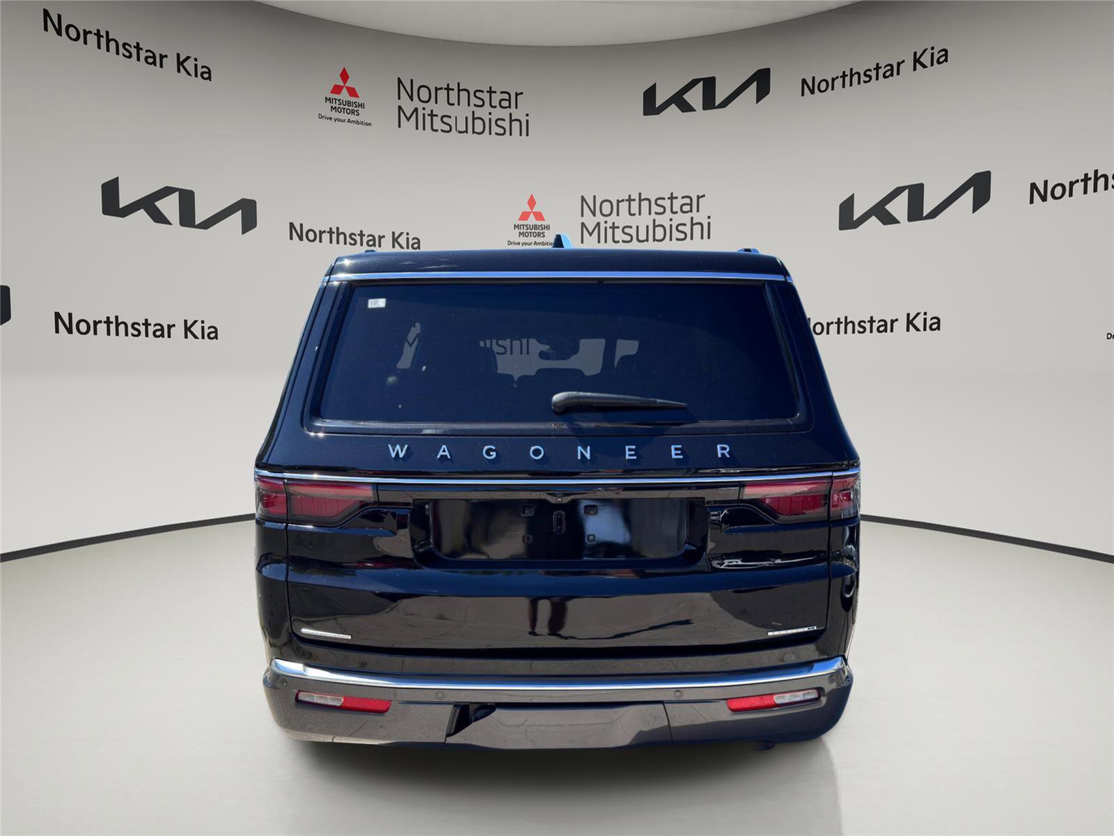 Used 2022 Jeep Wagoneer Series II AWD/4WD image 3