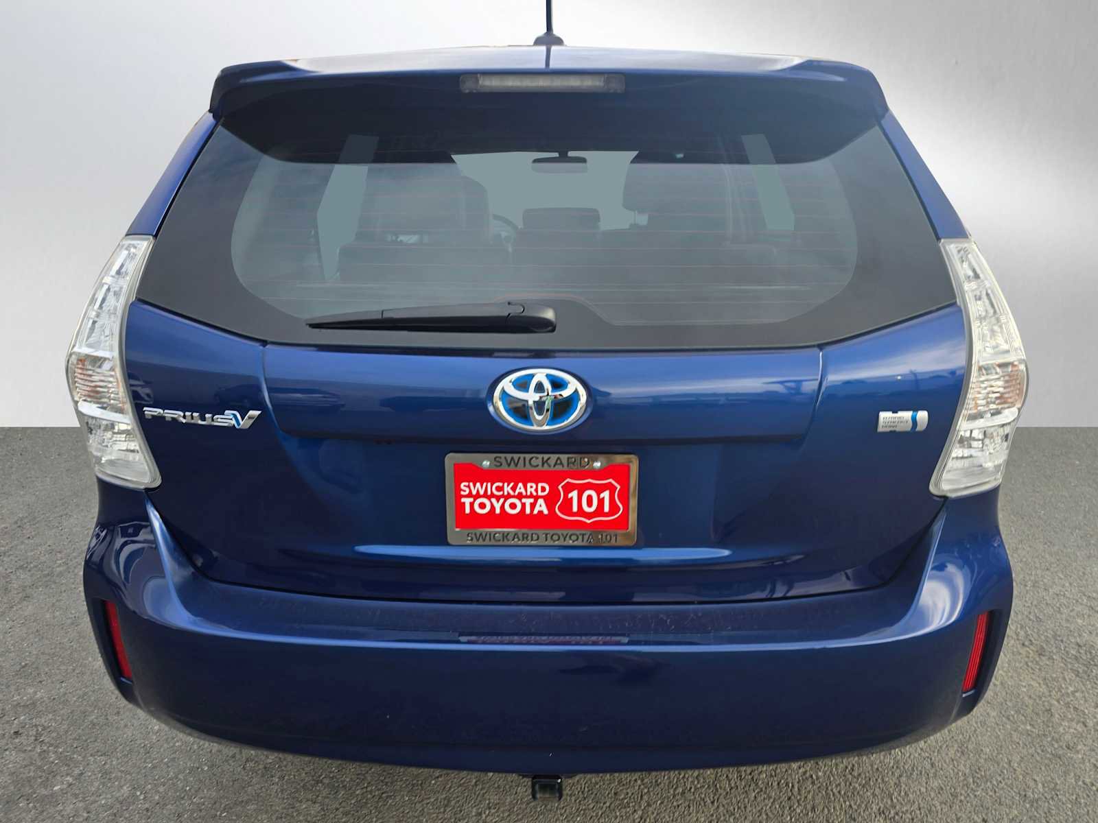 Used 2014 Toyota Prius V Five image 4
