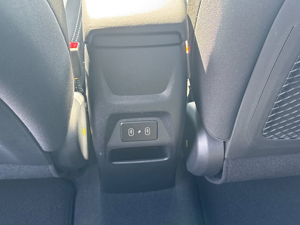 Used 2024 Hyundai Venue SEL image 25