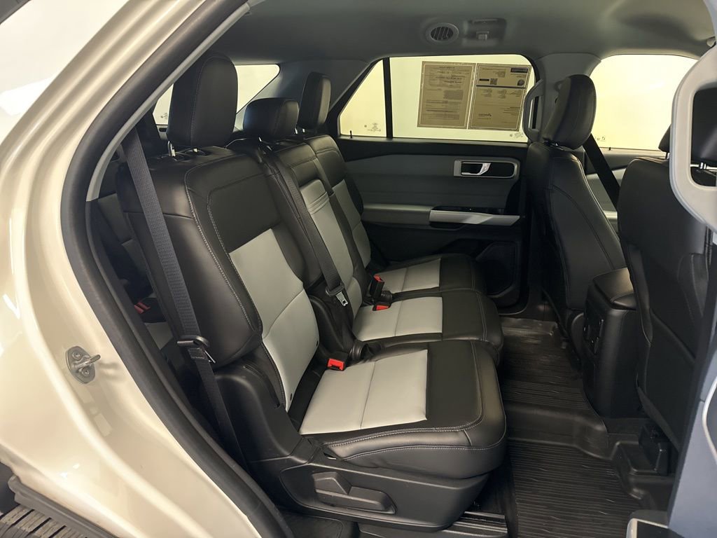 Used 2022 Ford Explorer XLT w/ Equipment Group 202A image 17