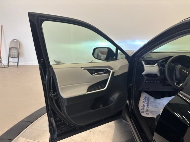 Used 2022 Toyota RAV4 XLE Premium AWD/4WD image 22
