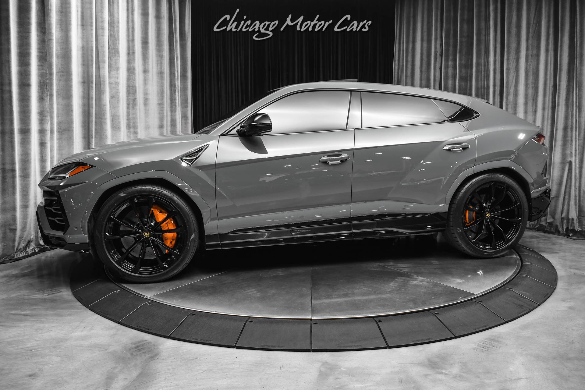 Used 2021 Lamborghini Urus AWD/4WD image 1