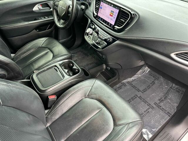 Used 2022 Chrysler Pacifica Touring-L w/ Uconnect Theater Family Group image 20