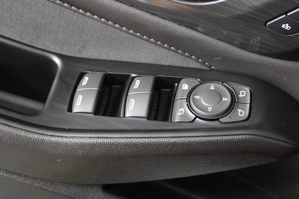 Used 2023 Chevrolet Traverse High Country FWD image 25