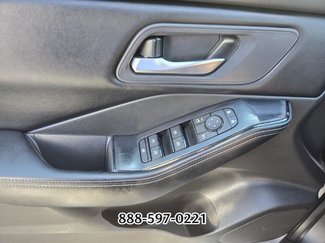Used 2024 Nissan Rogue SV FWD image 30