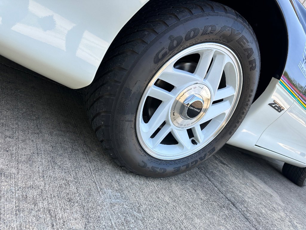 Used 1993 Chevrolet Camaro Z28 image 16