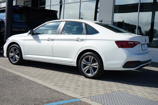 Used 2023 Volkswagen Jetta SE image 5