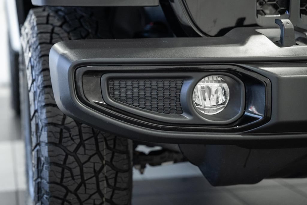 Certified 2022 Jeep Gladiator Sport AWD/4WD image 11