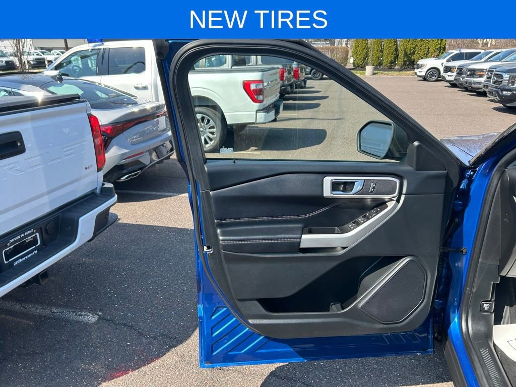 Certified 2022 Ford Explorer XLT w/ Equipment Group 202A image 10