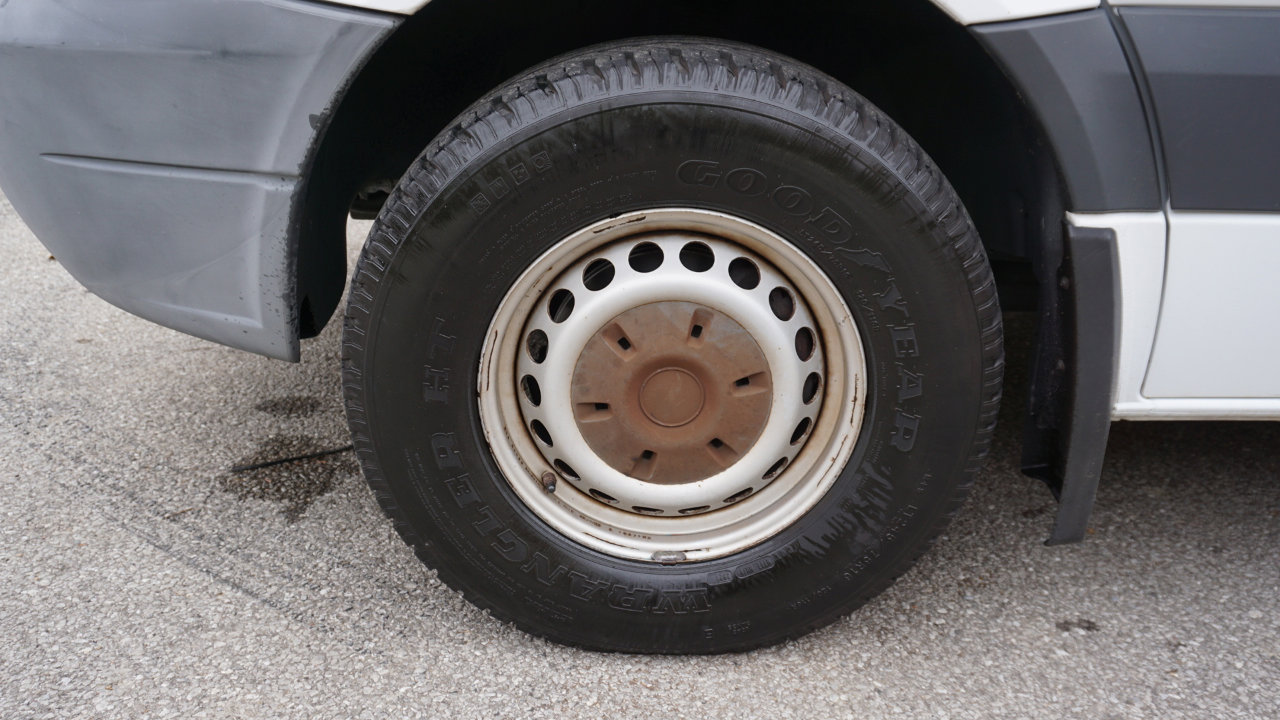 Used 2012 Mercedes-Benz Sprinter 2500 w/ Additional Battery Pkg image 9