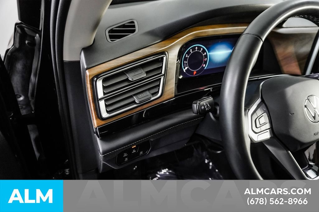 Used 2025 Volkswagen Atlas SE image 36