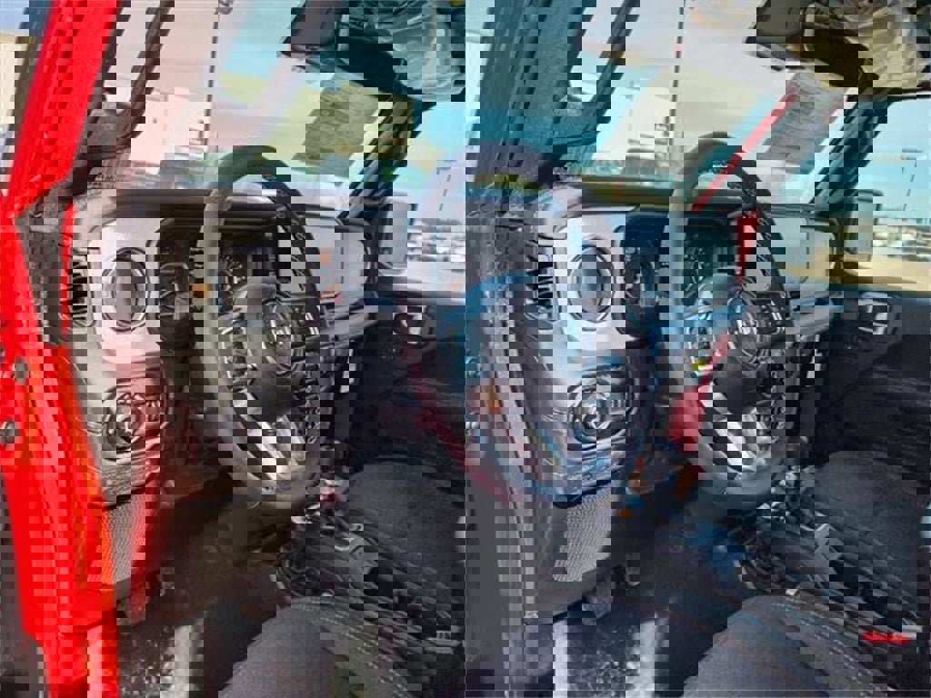 New 2025 Jeep Wrangler Unlimited Sahara w/ Dual Top Group image 15