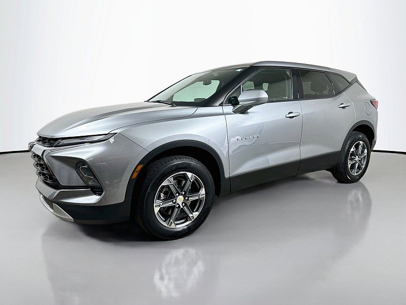 Used 2025 Chevrolet Blazer LT FWD image 3