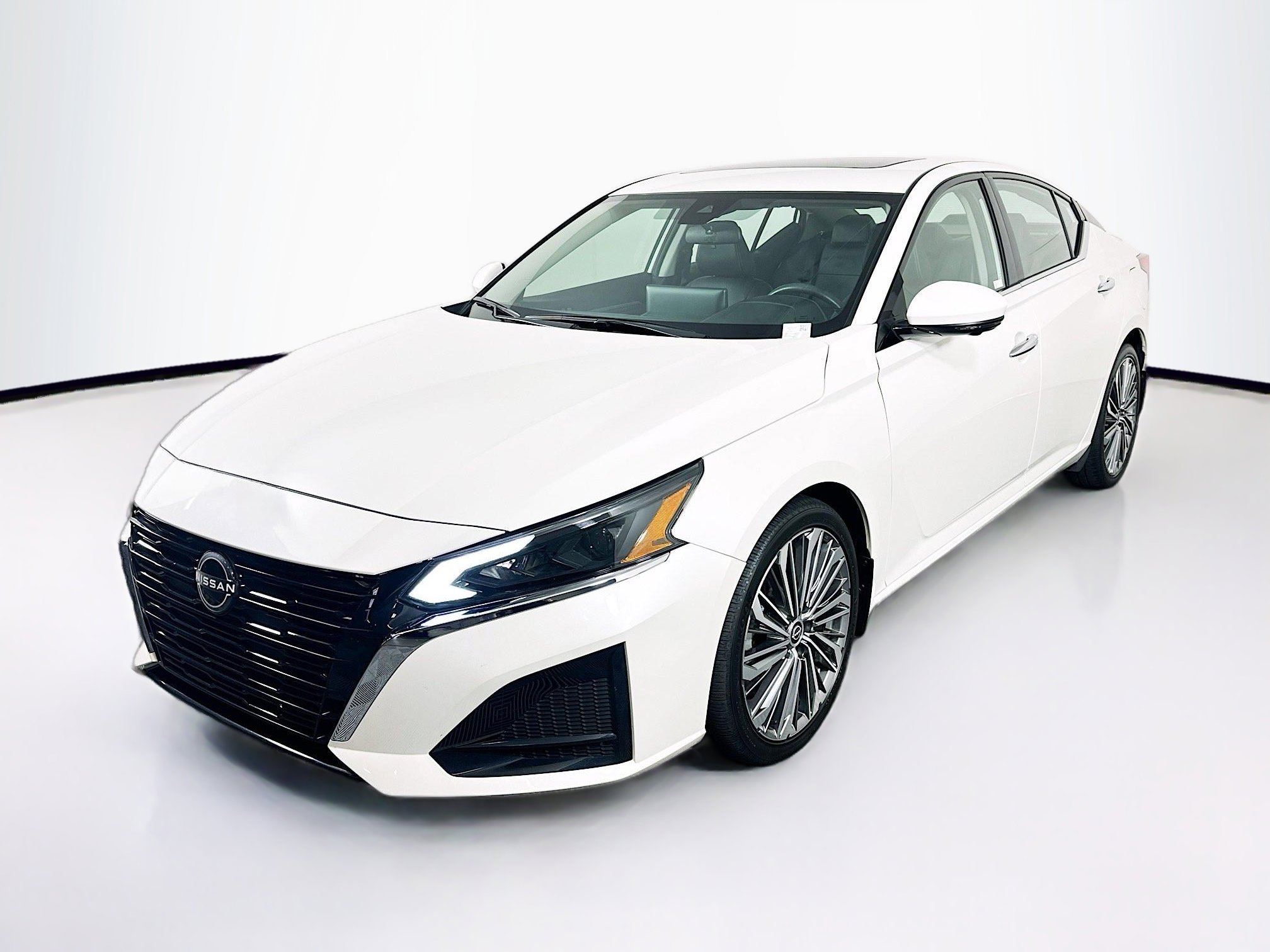 Used 2023 Nissan Altima 2.5 SL image 3