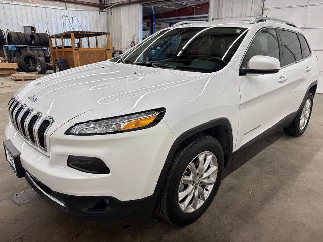 Used 2017 Jeep Cherokee Limited w/ Luxury Group AWD/4WD image 4