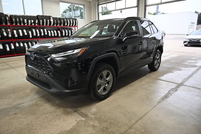 Used 2024 Toyota RAV4 XLE AWD/4WD image 8