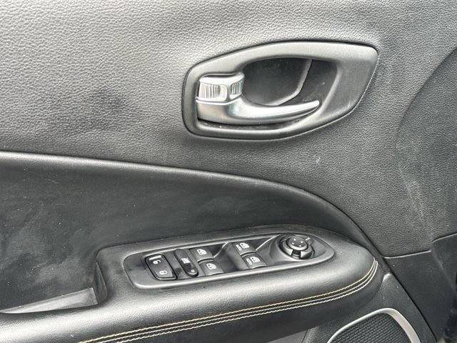 Used 2020 Jeep Compass Latitude w/ Cold Weather Group AWD/4WD image 17