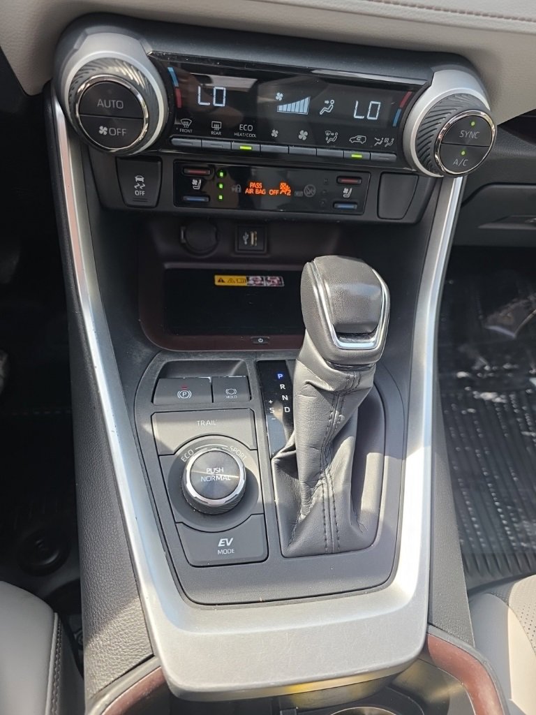 Used 2024 Toyota RAV4 Limited image 9