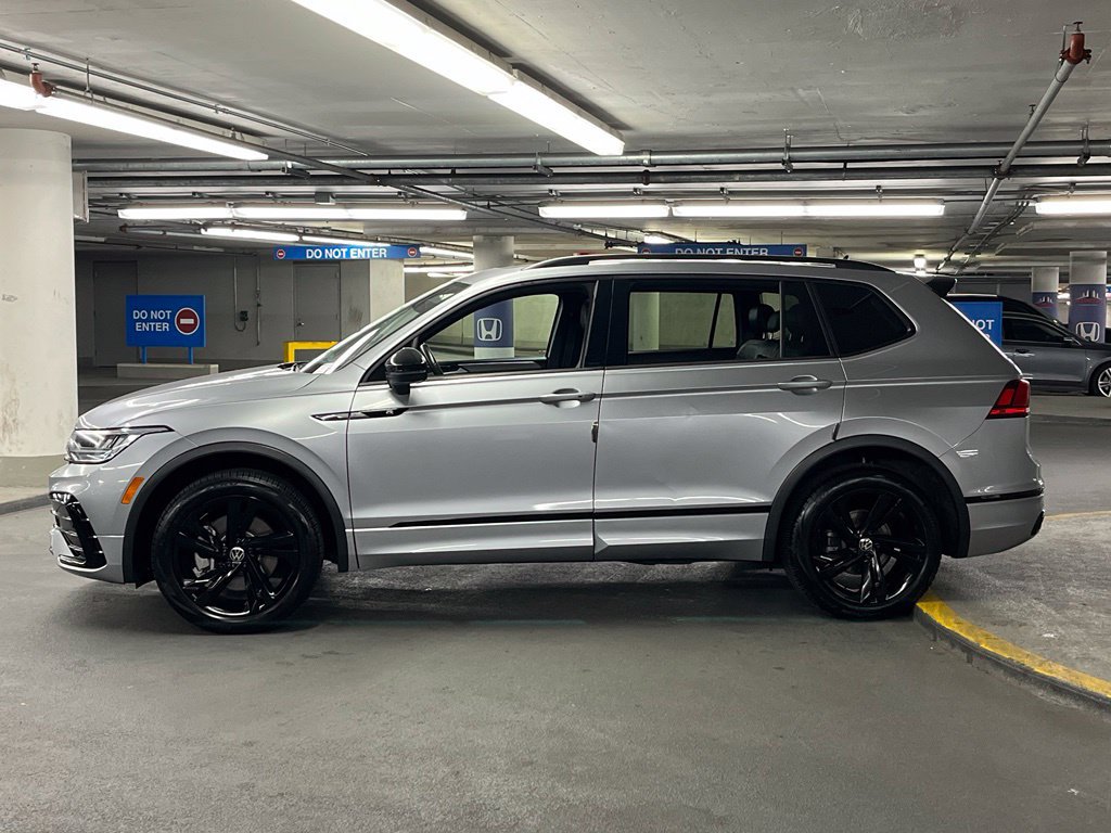 Used 2024 Volkswagen Tiguan SE R-Line AWD/4WD image 34