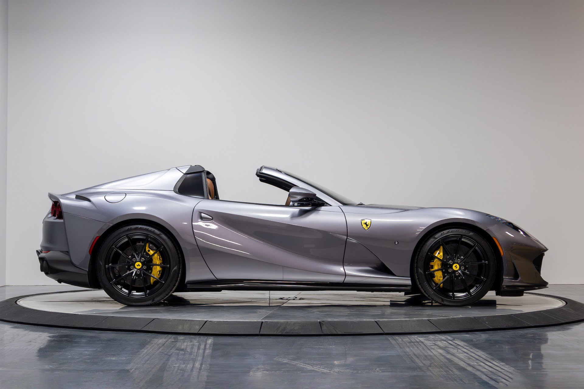 Used 2021 Ferrari 812 GTS image 19